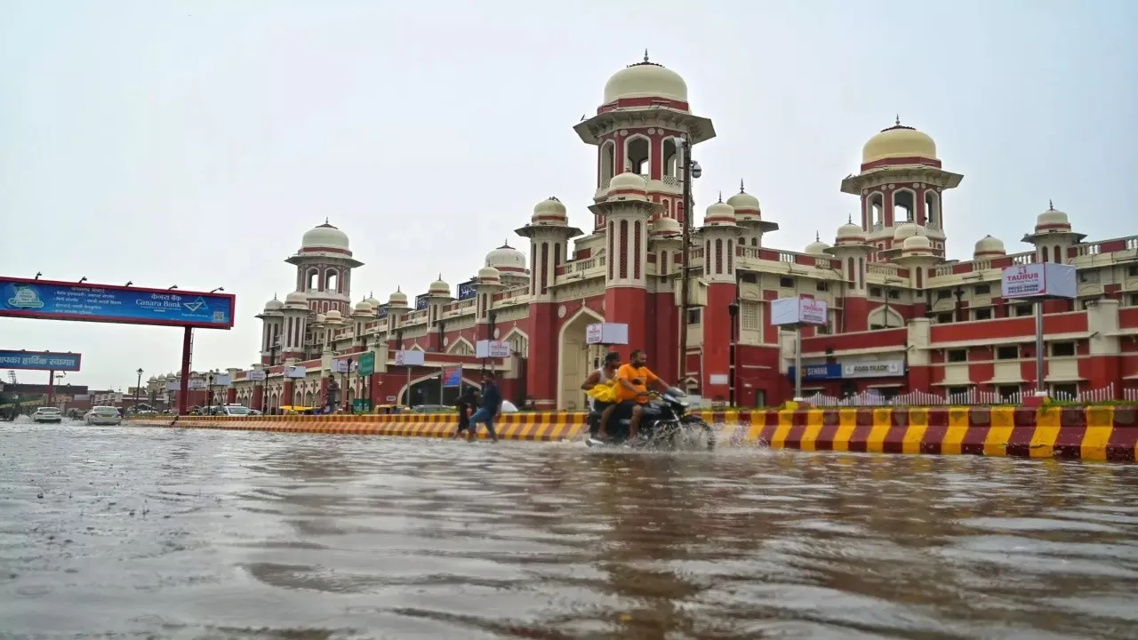 Monsoon IN UP : 15 जिलों में भारी बारिश का ऑरेंज अलर्ट, 31 जिलों में येलो की चेतावनी 