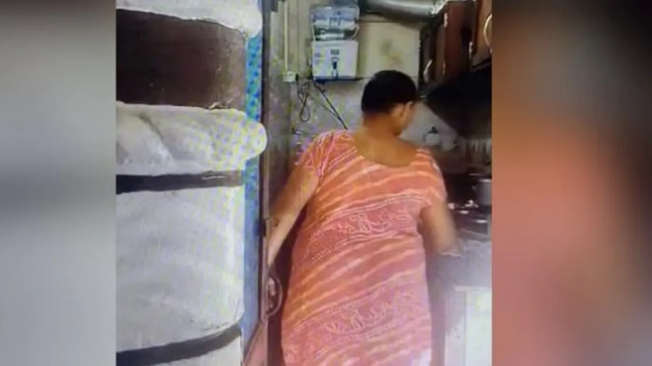CCTV में सच कैद : छी! नौकरानी ने गिलास में पेशाब कर बर्तनों पर मारा छींटा, पुलिस को सौंपा, बोली-“कुछ नहीं बताऊंगी”
