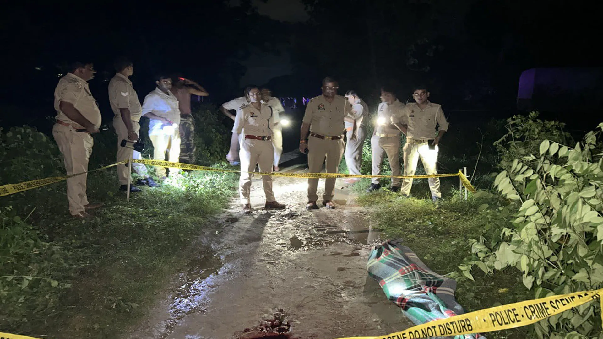 पीलीभीत: ईट से कुचलकर बुजुर्ग को उतारा मौत के घाट...पशुशाला जाते वक्त किया हमला 