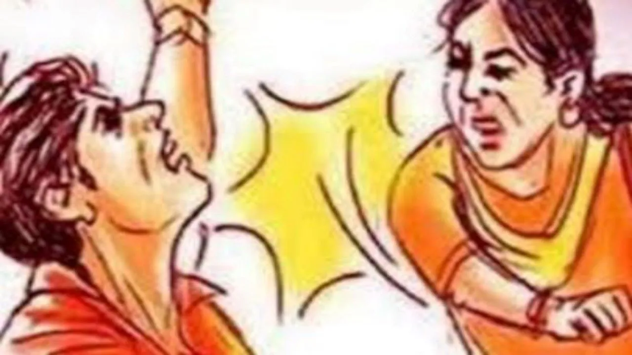 मामूली टक्कर पर महिला ने छात्र को मारा, चुकानी पड़ी हर थप्पड़ की कीमत