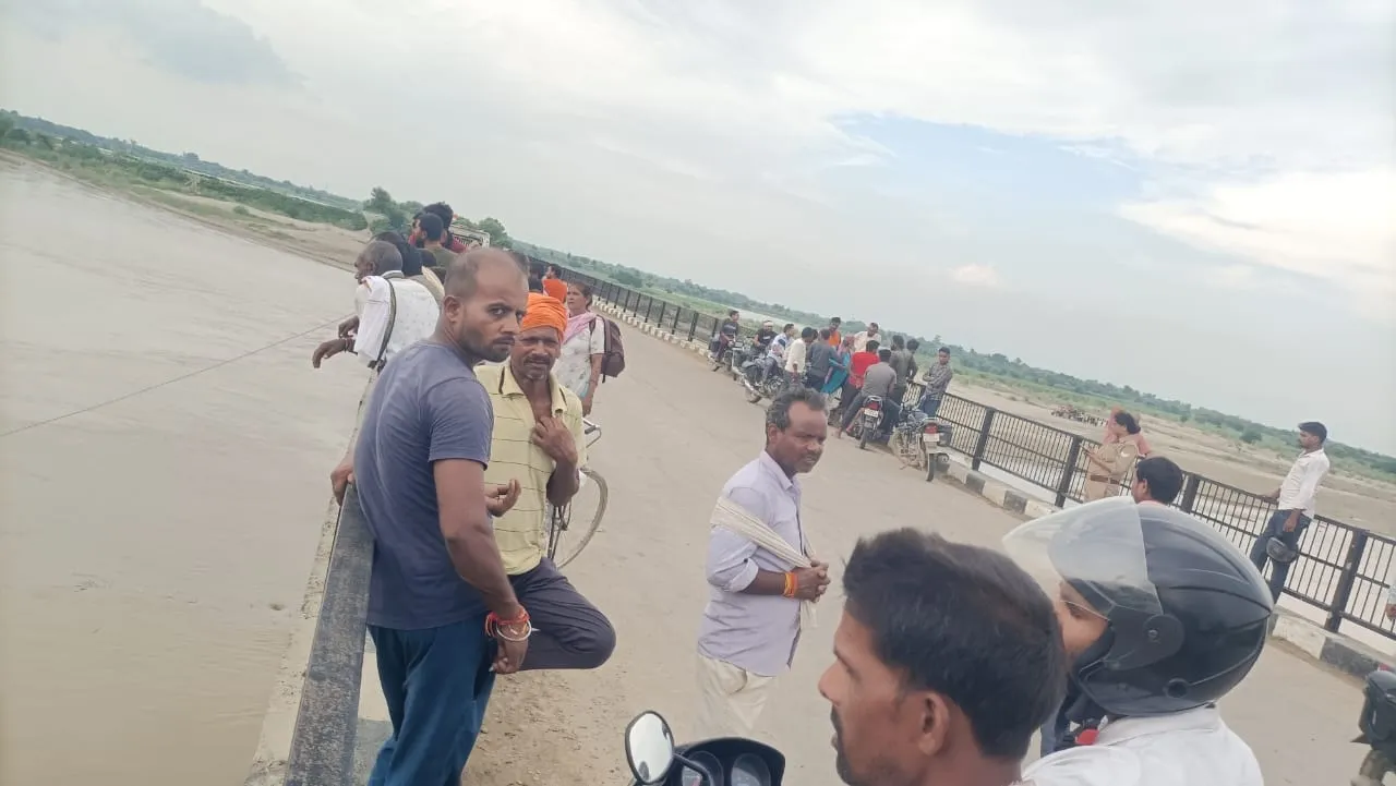 सेल्फी बनी झगड़े की वजह : पति से लड़ने के बाद नदी में कूदी महिला पानी के तेज धारा में बही