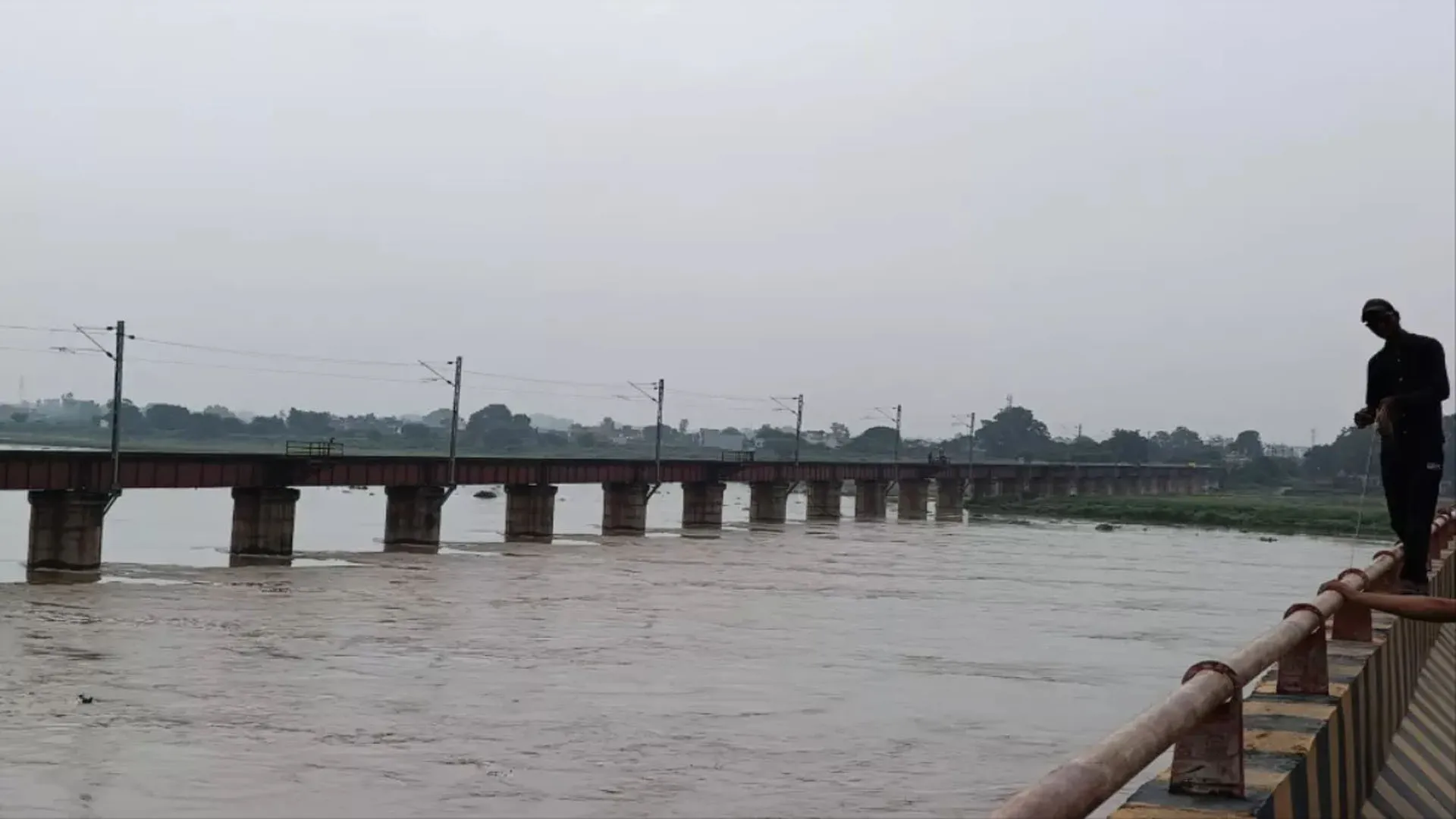 Bareilly: रामगंगा का सुबह बढ़ा का पानी...शाम को हुआ कम