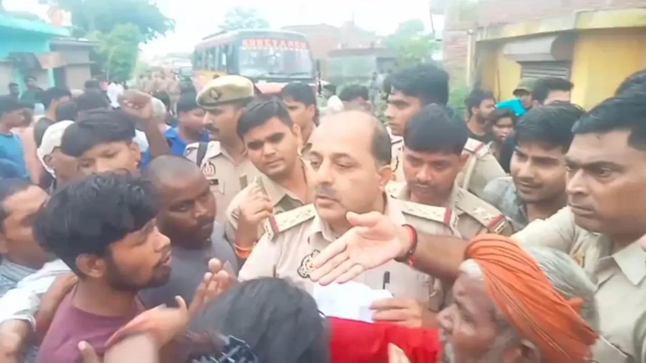 लखीमपुर खीरी में मारपीट में घायल युवक की मौत के बाद बवाल, सैधरी बाईपास पर जाम