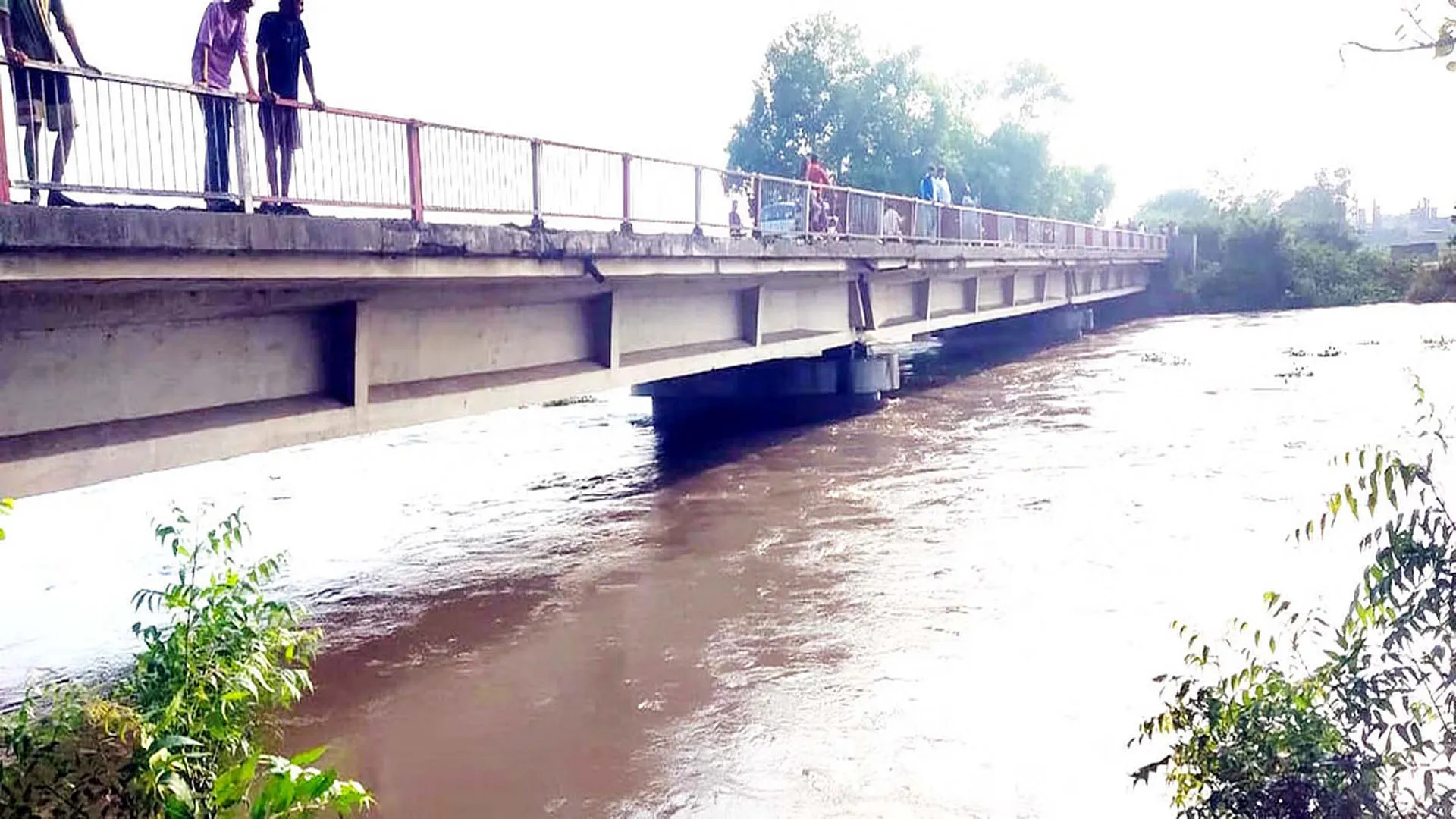 शाहजहांपुर: रामगंगा का जलस्तर खतरे के निशान से 21 सेमी ऊपर, अलर्ट जारी