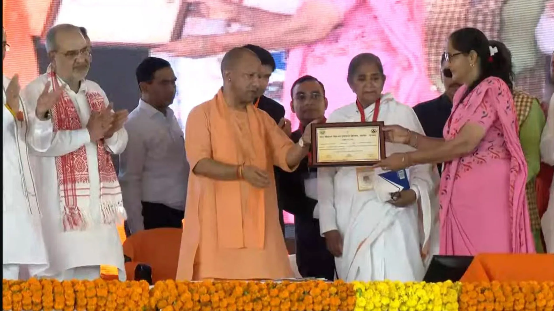 संभल में सीएम ने किया  660 करोड़ रुपये की 221 परियोजनाओं का शिलान्यास व लोकार्पण