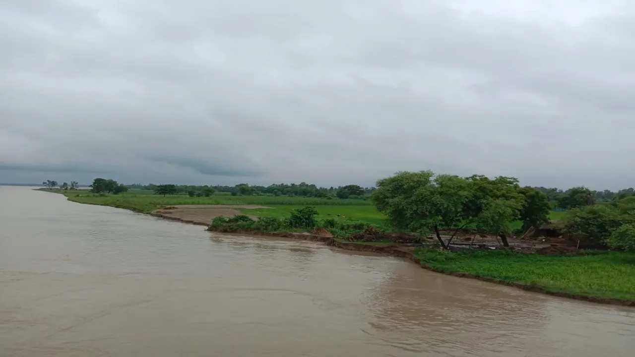 सरयू नदी उफान