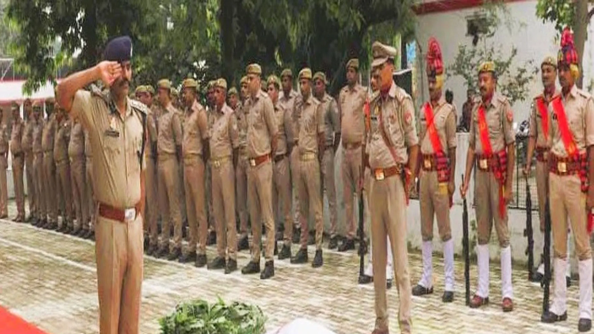 मुरादाबाद: 28 घंटे बाद नदी से बरामद हुआ सिपाही का शव, पुलिस लाइन में दी गई सलामी 