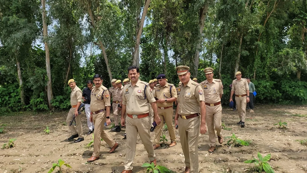 सीतापुर में युवती की गला रेतकर हत्या, दुष्कर्म की आशंका