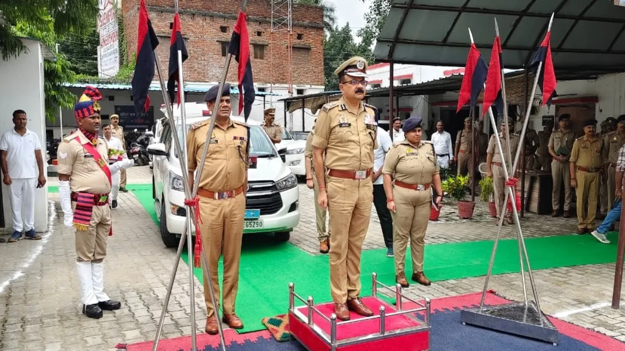 एडीजी ने दी बीट पुलिसिंग तेज करने की हिदायत; त्योहारों पर सख्त सुरक्षा के निर्देश