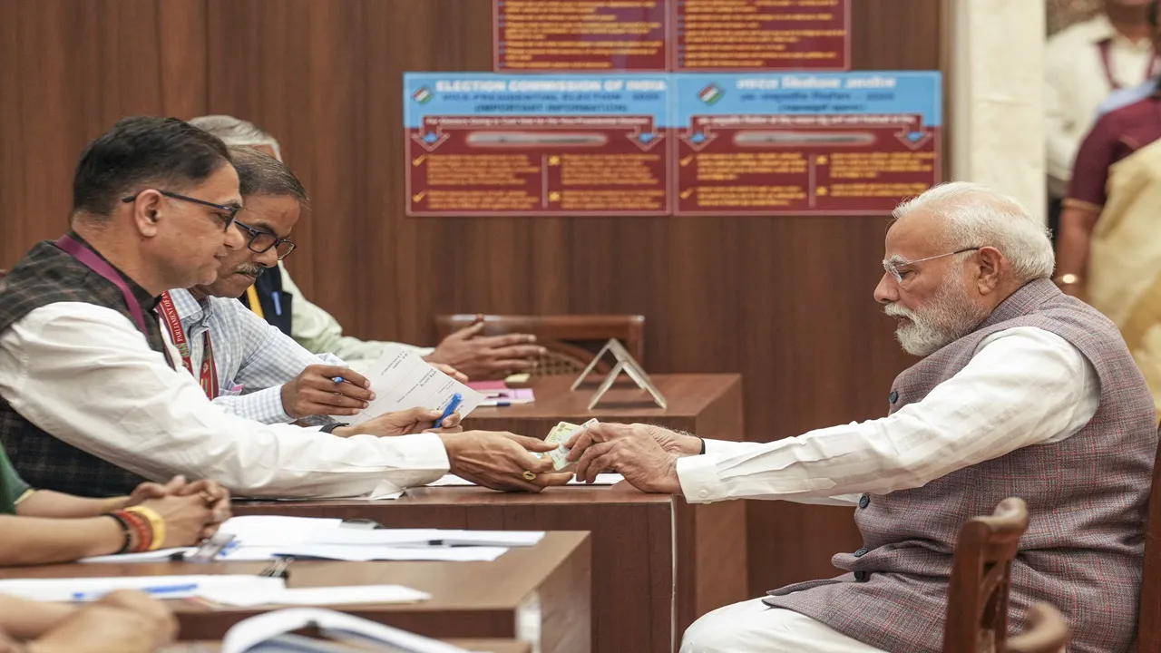 उपराष्ट्रपति चुनाव:  प्रधानमंत्री मोदी, सोनिया, राहुल, राजनाथ समेत कई नेताओं ने किया मतदान