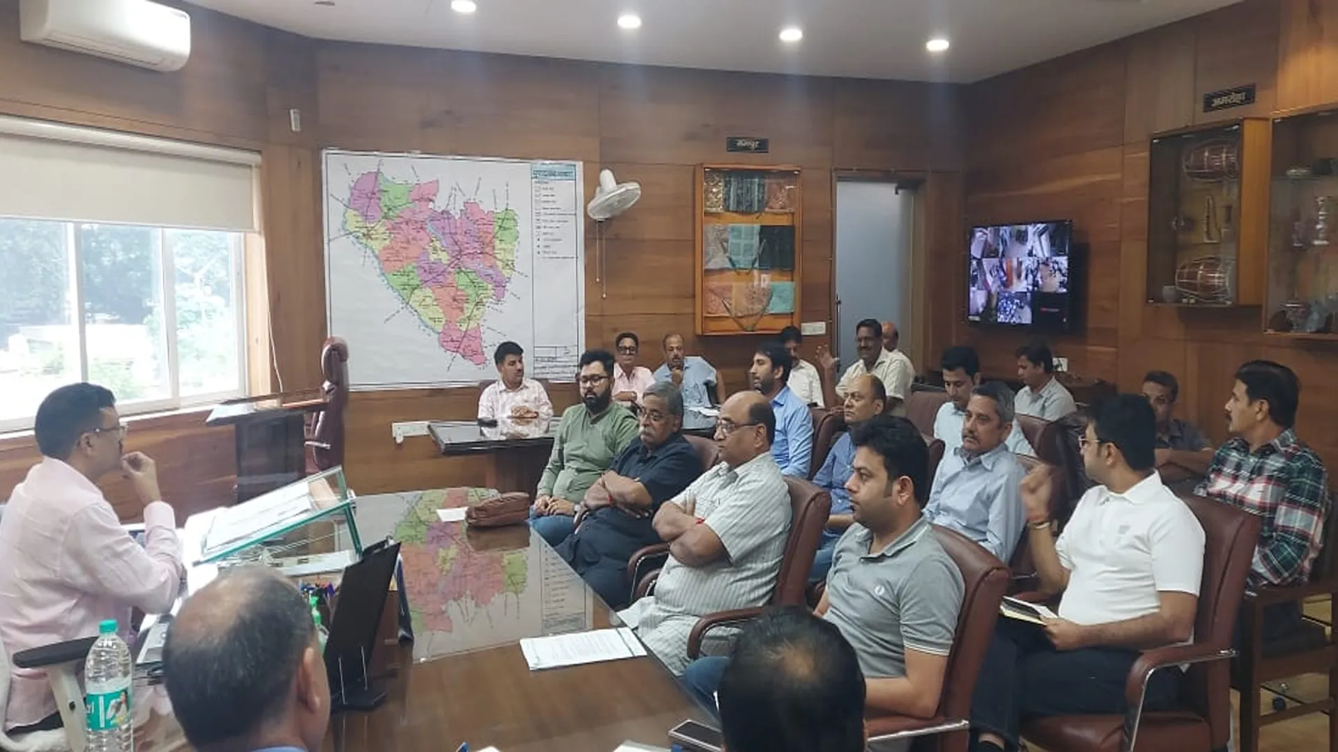 रामपुर : मंडलायुक्त से मिले उद्यमी, टैरिफ का मुद्दा रखा