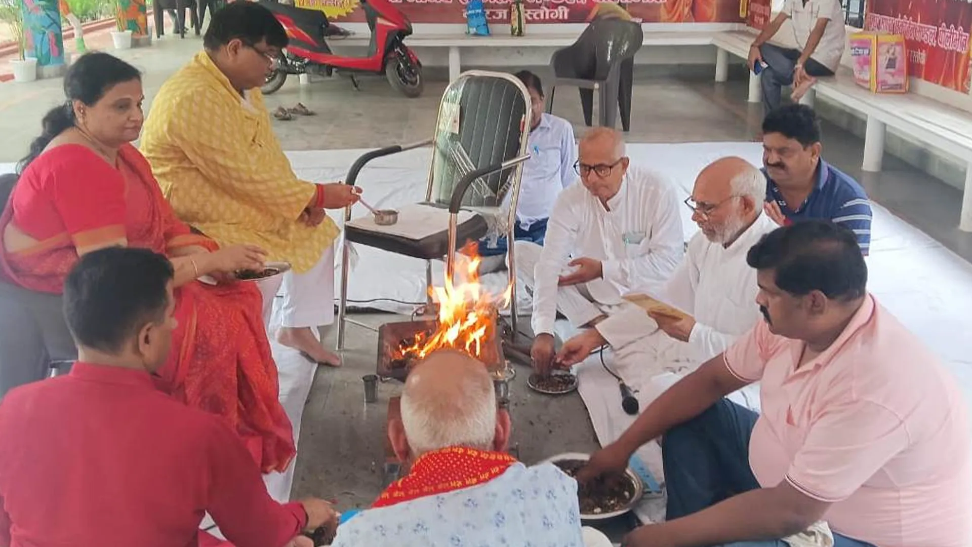 पीलीभीत: 51 परिवारों ने नहीं सुधारी भूल, मुक्तिधाम समिति ने कराया तर्पण..विधि विधान से सिराहे फूल