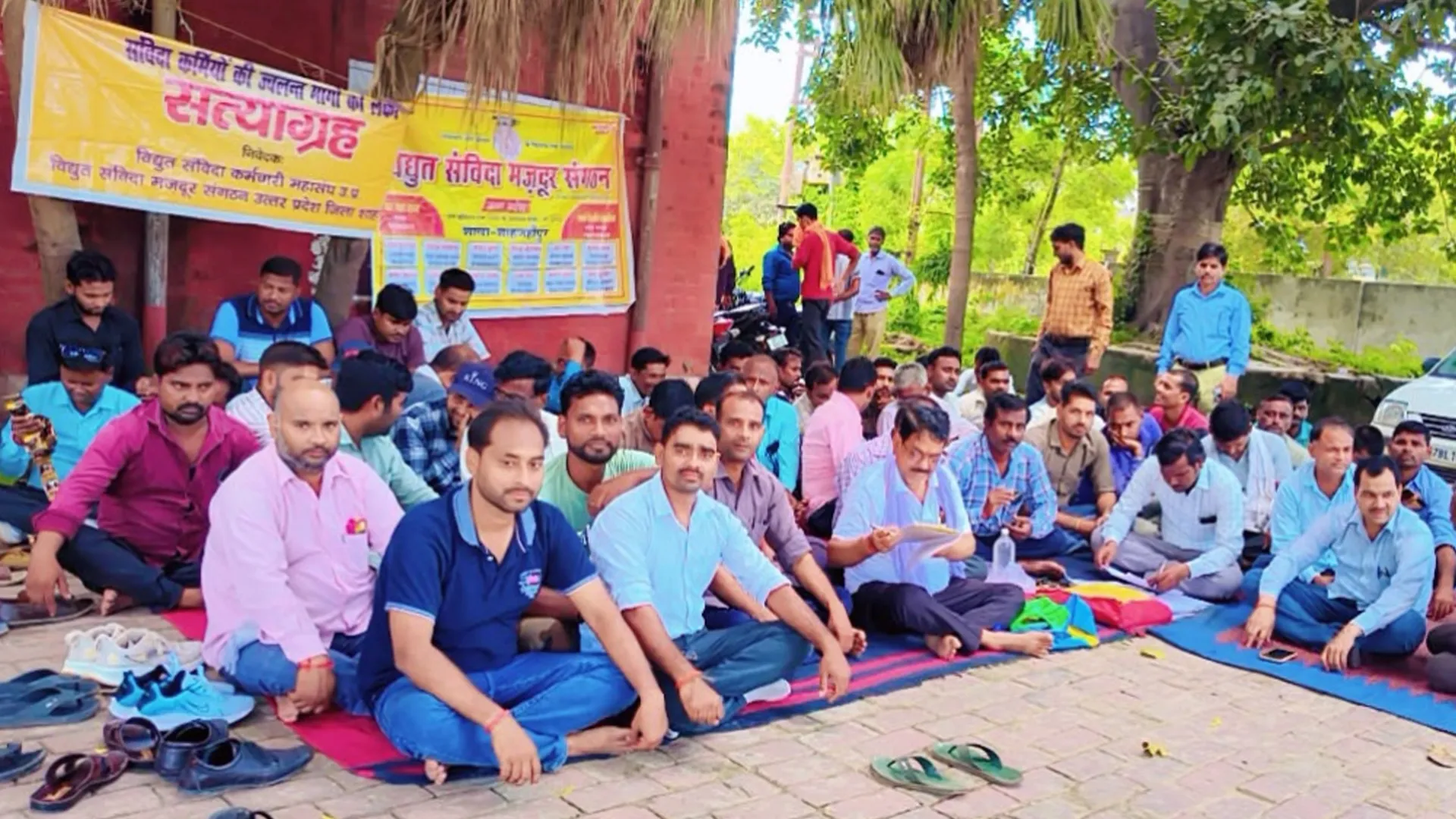 शाहजहांपुर : 26 दिन का वेतन...30 दिन काम, ईएसआई कार्ड तक नहीं