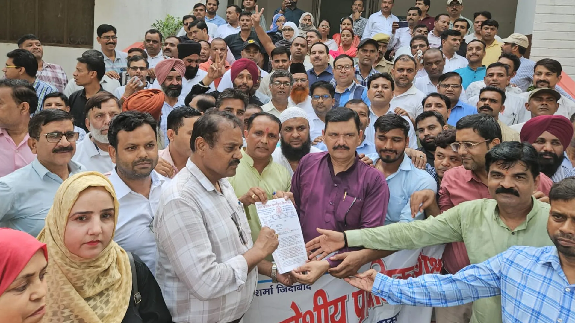 रामपुर : टीईटी मामले में नहीं हुई सुनवाई तो दिल्ली का रुख करेंगे शिक्षक