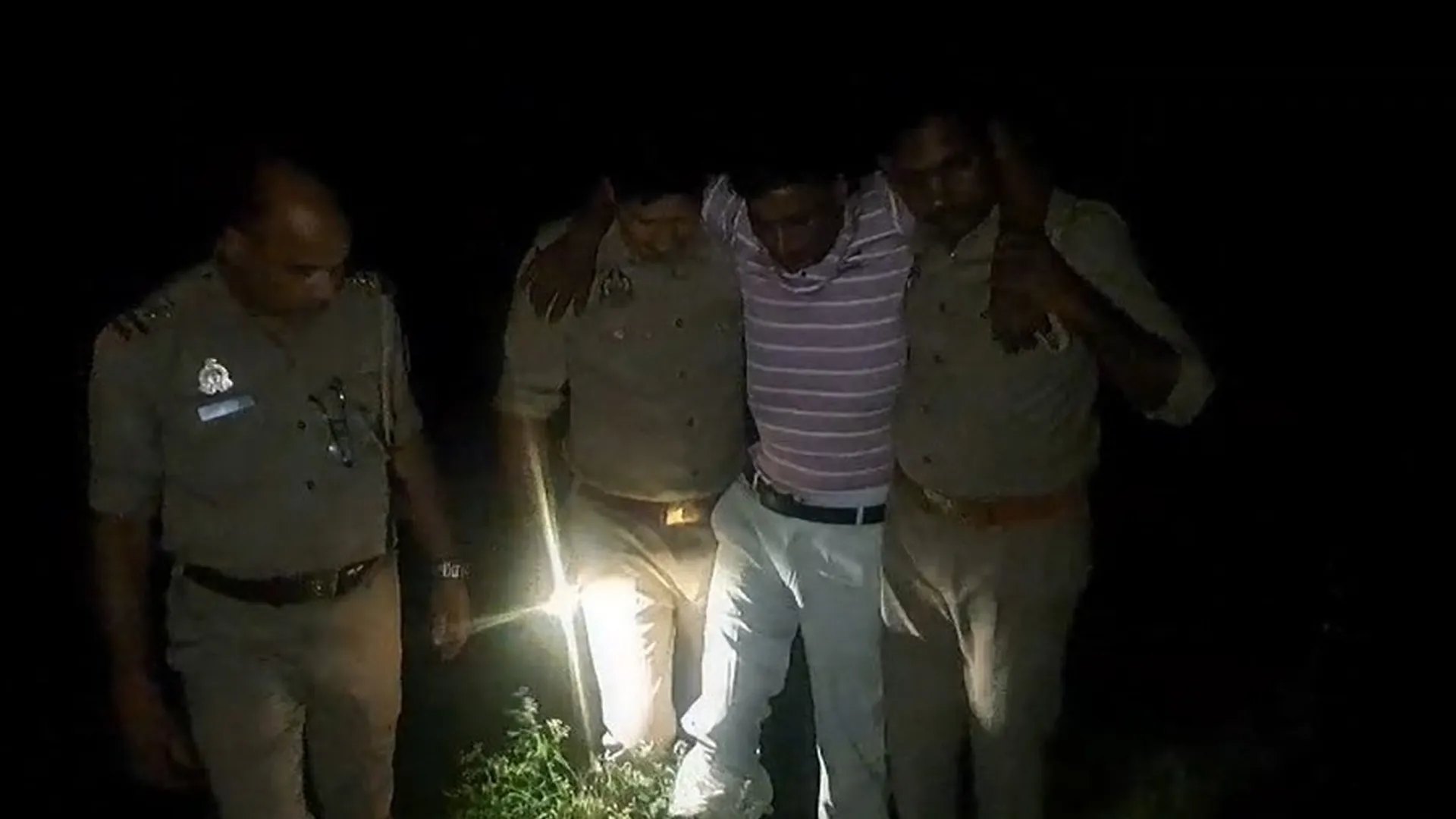 बदायूं : चोर गिरोह के तीन सदस्य मुठभेड़ में गिरफ्तार, माल बरामद