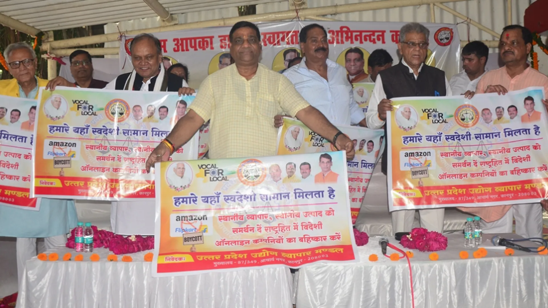 बरेली : व्यापारी अपने धन से सजाता है बाजार, रौनक लूट रहा ऑनलाइन बाजार