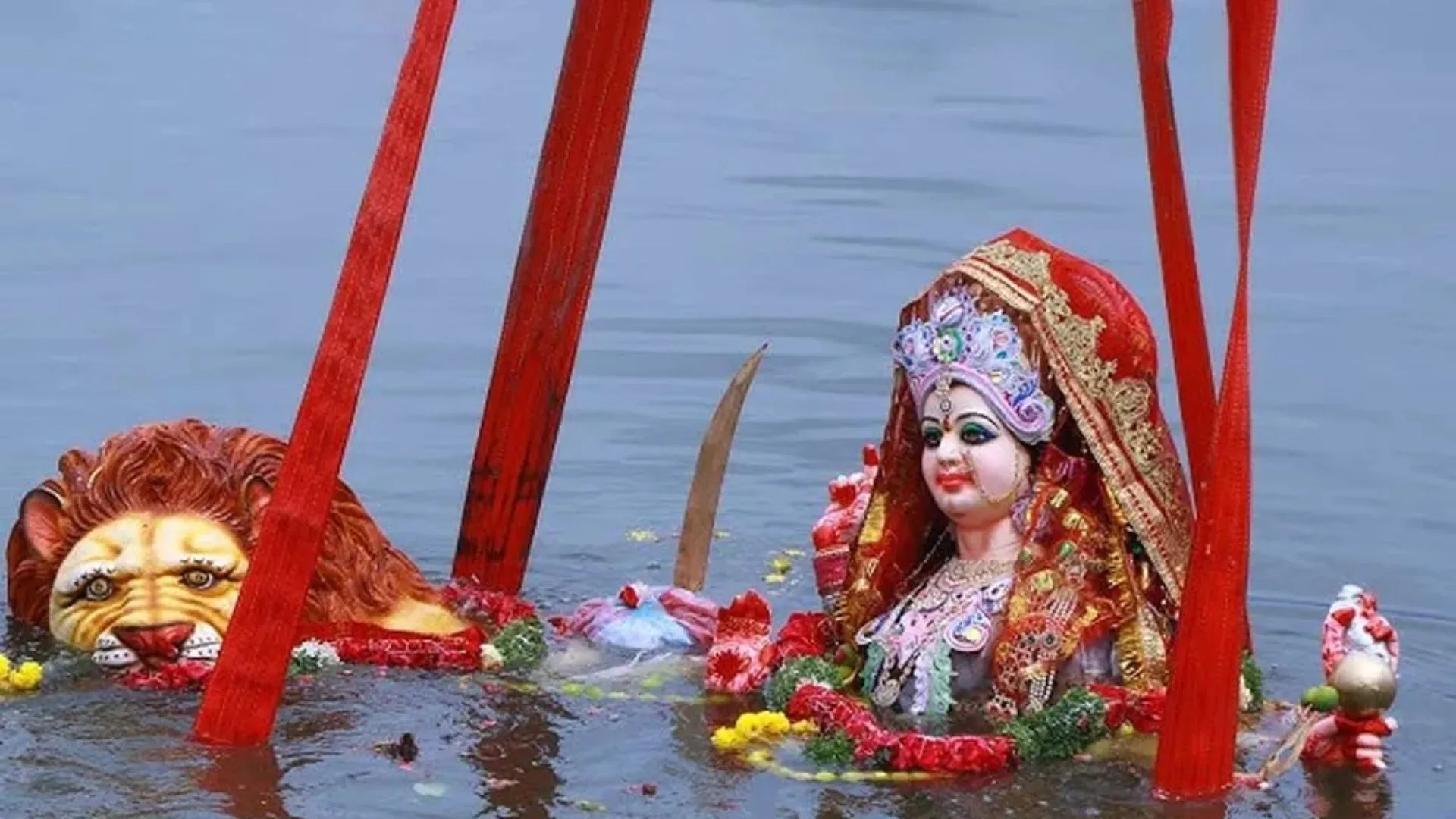 Navratri 2025 Murti Visarjan: गड्ढों में होगा प्रतिमाओं का विसर्जन, नदियों के संरक्षण व प्रदूषण मुक्त रखने को जिला प्रशासन ने उठाया कदम, दिया निर्देश