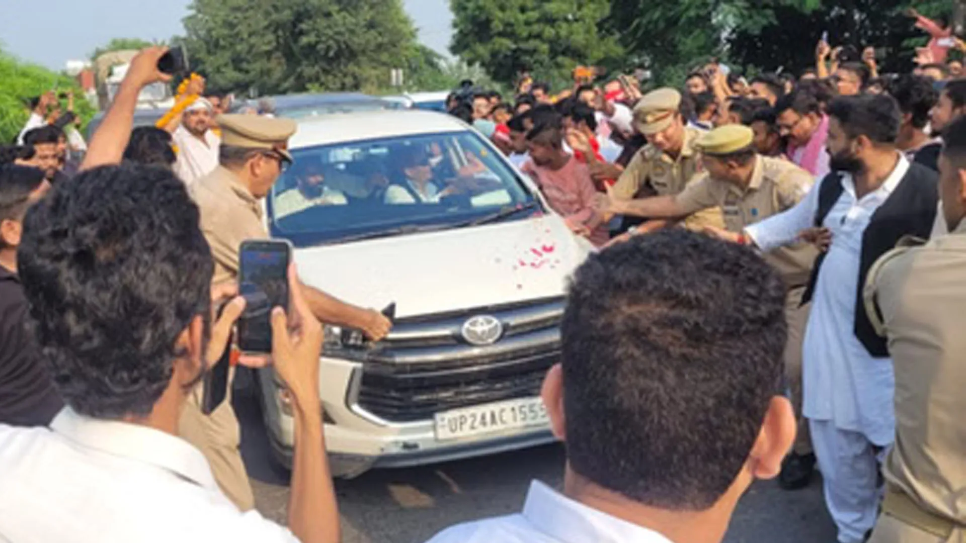  Bareilly : आजम खान का झुमका तिराहे पर सपा नेताओं ने किया स्वागत