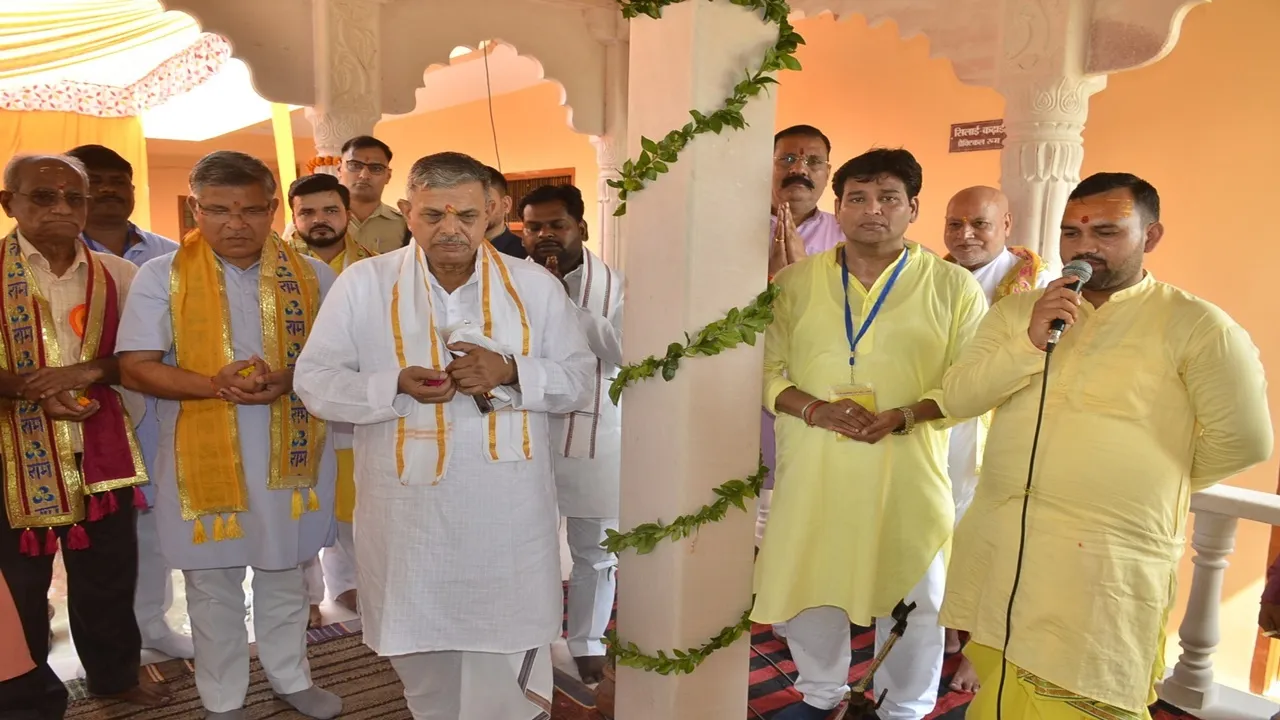 बाराबंकी: भगवान लक्ष्मी नारायण मंदिर का हुआ भव्य लोकार्पण, होसबोले ने कहा- मंदिर केवल उपासना नहीं, सांस्कृतिक चेतना का केंद्र