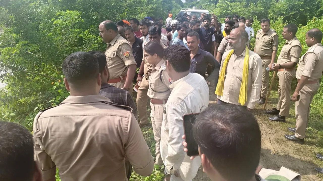 Barabanki News:  तलाकशुदा महिला की गला दबाकर हत्या, दुष्कर्म की आशंका, दो युवकों की निशांदेही पर बरामद हुआ शव