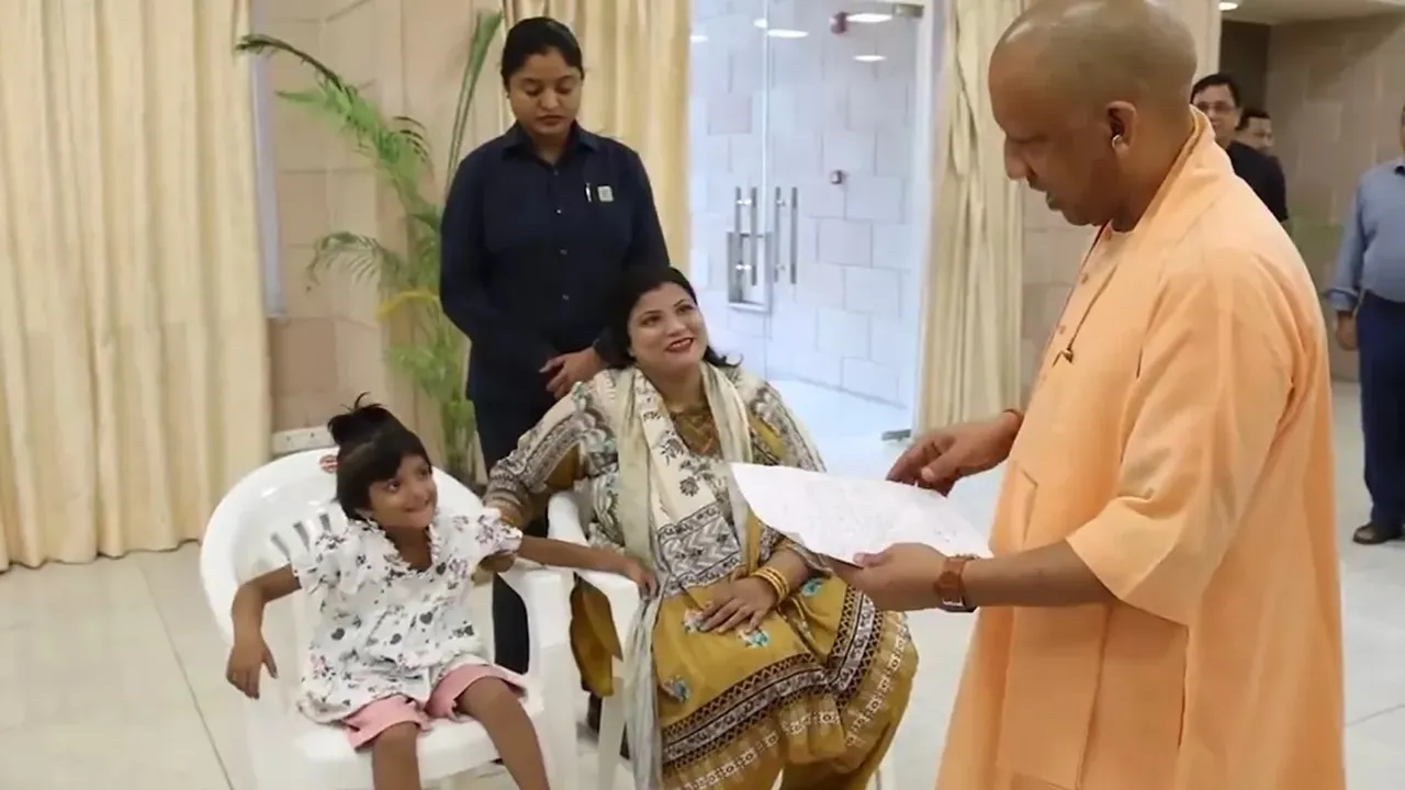 CM योगी से मिली कानपुर की नन्ही मायरा, एडमिशन कराने की लगाई गुहार, कहा- मुझे डॉक्टर बनना है