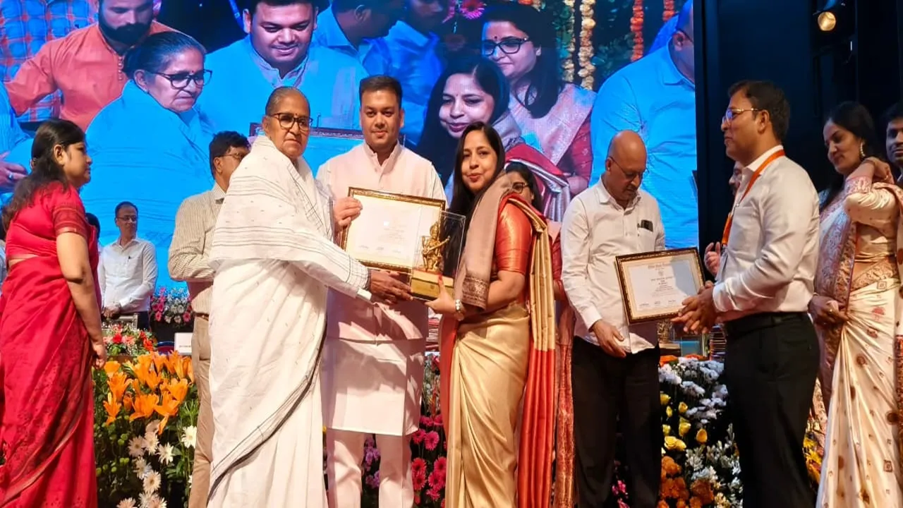 बाराबंकी: राज्य अध्यापक पुरस्कार 2024 से सम्मानित हुईं शिक्षिका लक्ष्मी सिंह, समर्पण और नवाचार की बनीं मिसाल