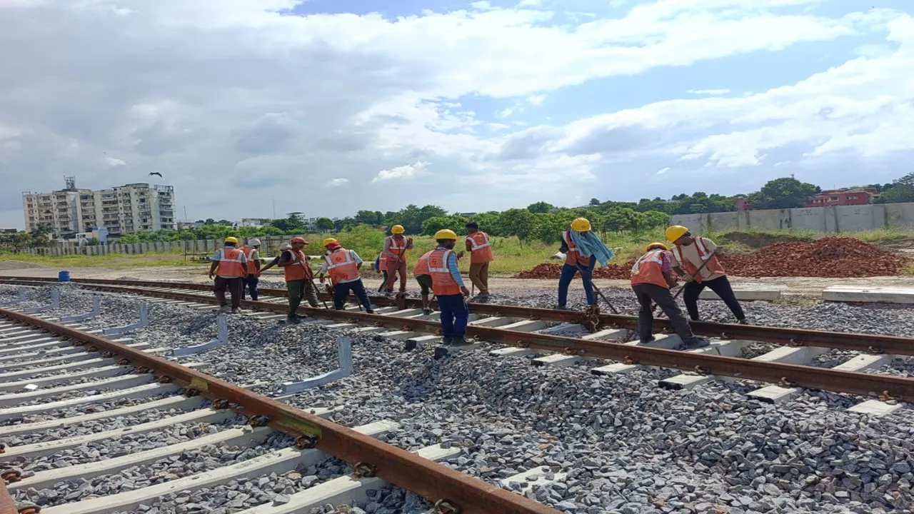 कानपुर: कॉरिडोर-2 डिपो में 15 ट्रैकों में से 6 बनकर तैयार, कोच अनलोडिंग और आधे से अधिक स्टेबलिंग लाइनों का निर्माण भी पूरा