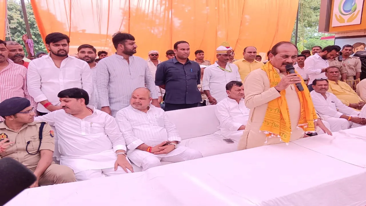 गोंडा: टीईटी मामले पर शिक्षकों के साथ है सरकार, मंत्री दारा सिंह चौहान ने दिलाया भरोसा