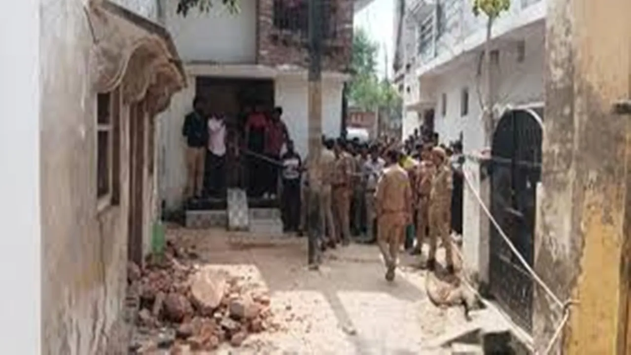 गोंडा: जर्जर मकान की छत गिरने से मलबे में दबकर चार मजदूर घायल, एक की हालत गंभीर