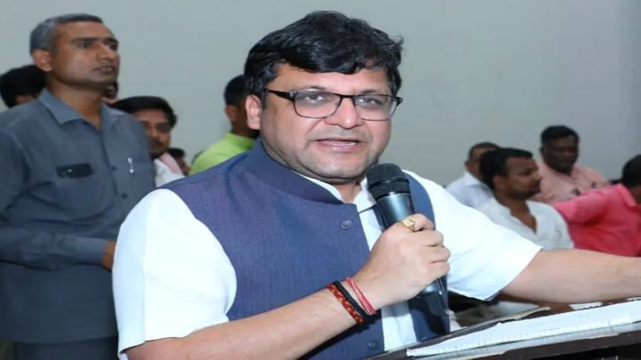 कानपुर: वैश्य समाज आगे नहीं आता इसलिए राजनीति में पीछे, बैठक में बोले मंत्री नितिन अग्रवाल 