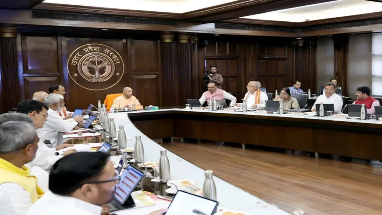 Good News: आउटसोर्सिंग कर्मियों के हित में योगी सरकार का बड़ा फैसला, अब कर्मचारियों को मिलेगा पूरा मानदेय, जानिए कैसी होगी नई व्यवस्था