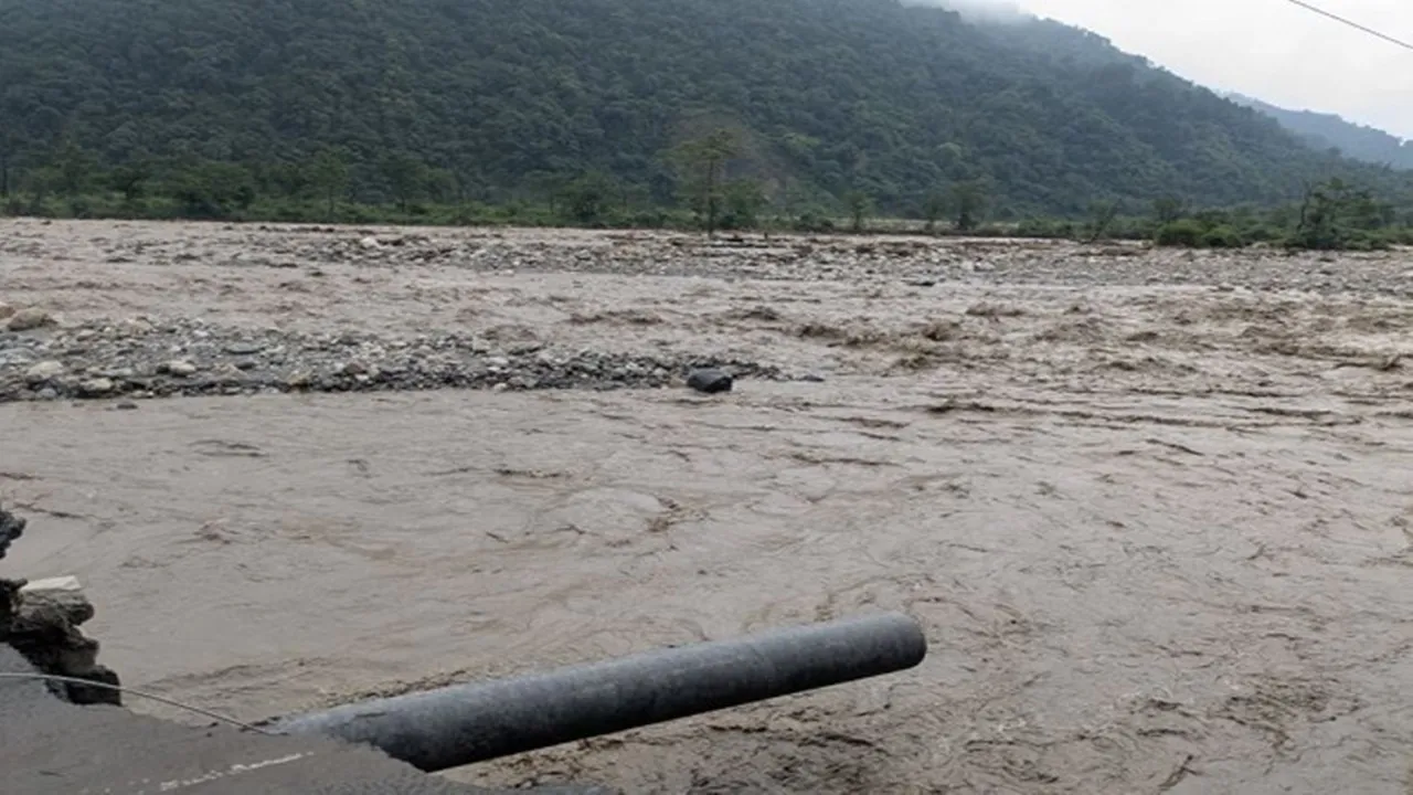 उत्तराखंड: देहरादून में मूसलाधार बारिश से 10 की मौत, 8 अब भी लापता, सीएम धामी ने प्रभावित क्षेत्रों का किया दौरा 