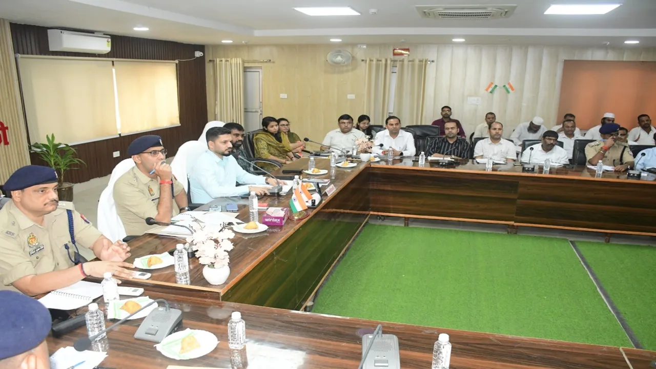बाराबंकी: त्योहारों को लेकर सेंट्रल पीस कमेटी की हुई बैठक, बोले डीएम- शांति और सौहार्द से मनेंगे पर्व