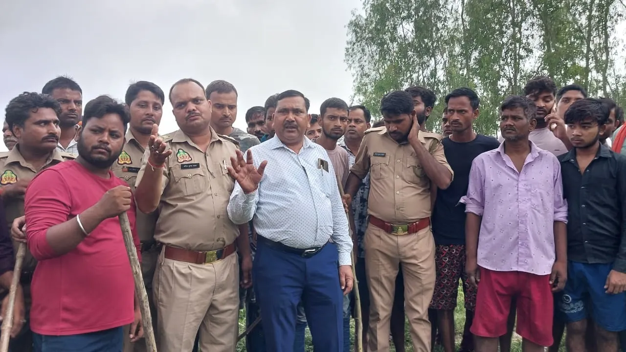 सीतापुर में युवती को खीच ले गया बाघ:  दहशत में ग्रमीण, बोले वन अधिकारी- गन्ने के खेत के बाहर मिले पगचिन्ह
