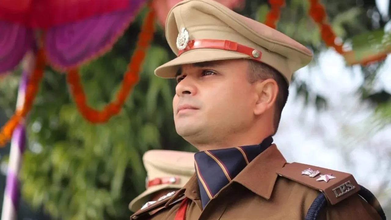 UP IPS Transfer: यूपी में 16 आईपीएस अफसरों के तबादले, अशोक कुमार मीना बने हरदोई के नए कप्तान
