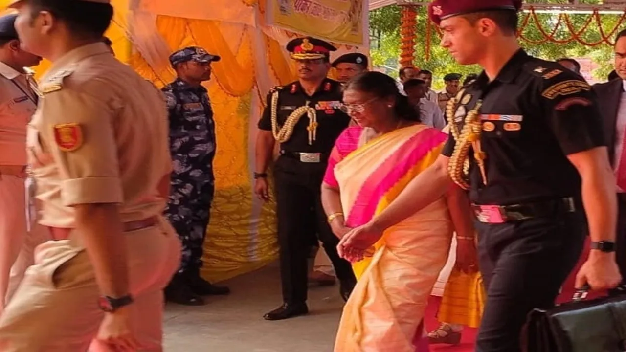 गयाजी पहुंची राष्ट्रपति मुर्मू : पितरों की आत्मा की शांति के लिए किया पिंडदान, राज्यपाल भी रहे मौजूद   