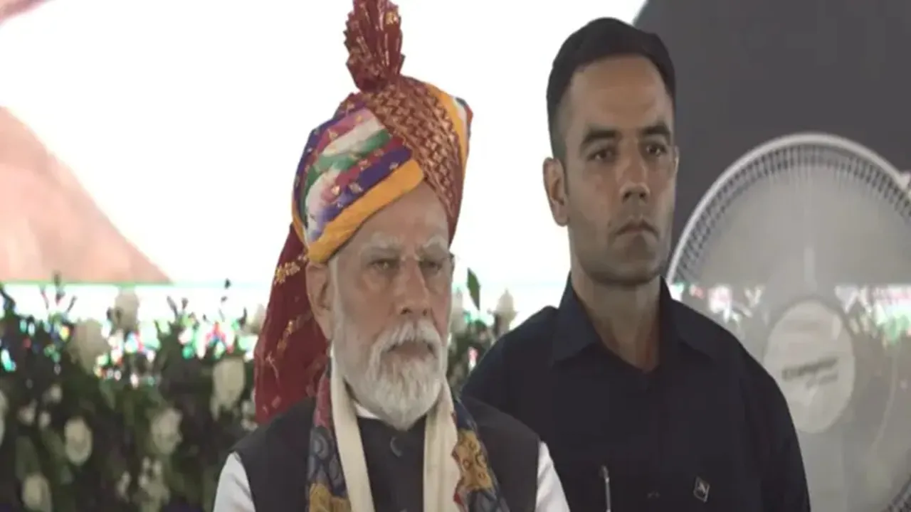 PM Modi Rajasthan Visit : पीएम मोदी ने राजस्थान को दशहरा से पहले दिया बड़ा तोहफा, दो वंदे भारत समेत ट्रेनों को हरी झंडी दिखाकर किया रवाना 