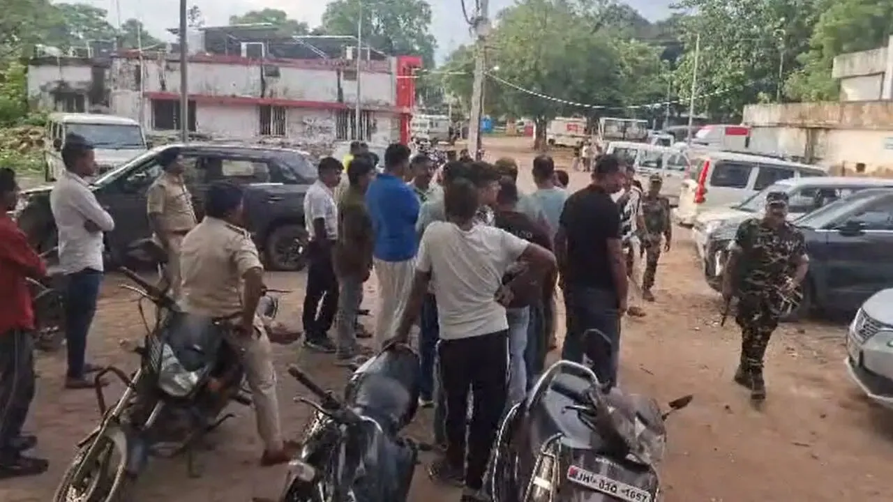 Jharkhand Encounter: पलामू में माओवादियों के साथ मुठभेड़ में दो सुरक्षाकर्मी शहीद, एक गंभीर