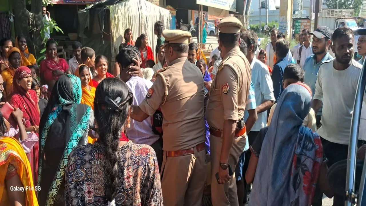 हरदोई में रफ्तार का कहर : डाला की टक्कर से बाइक सावर एक ही परिवार के पांच लोगों की दर्दनाक मौत, चालक वाहन छोड़कर फरार 