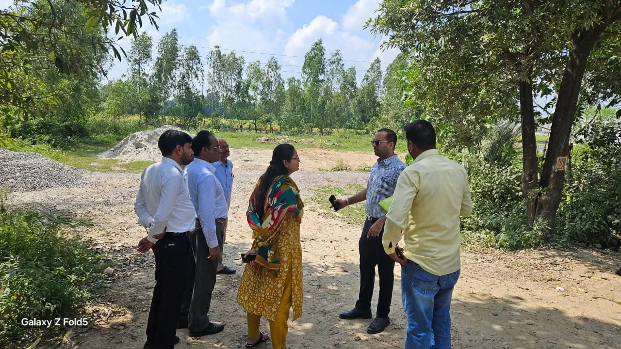 बाराबंकी: उपमंडी स्थल की जमीन वापस पाने की मांग तेज, किसानों ने सीएम लिखा पत्र, एसडीएम ने किया भूमि का मौका मुआयना