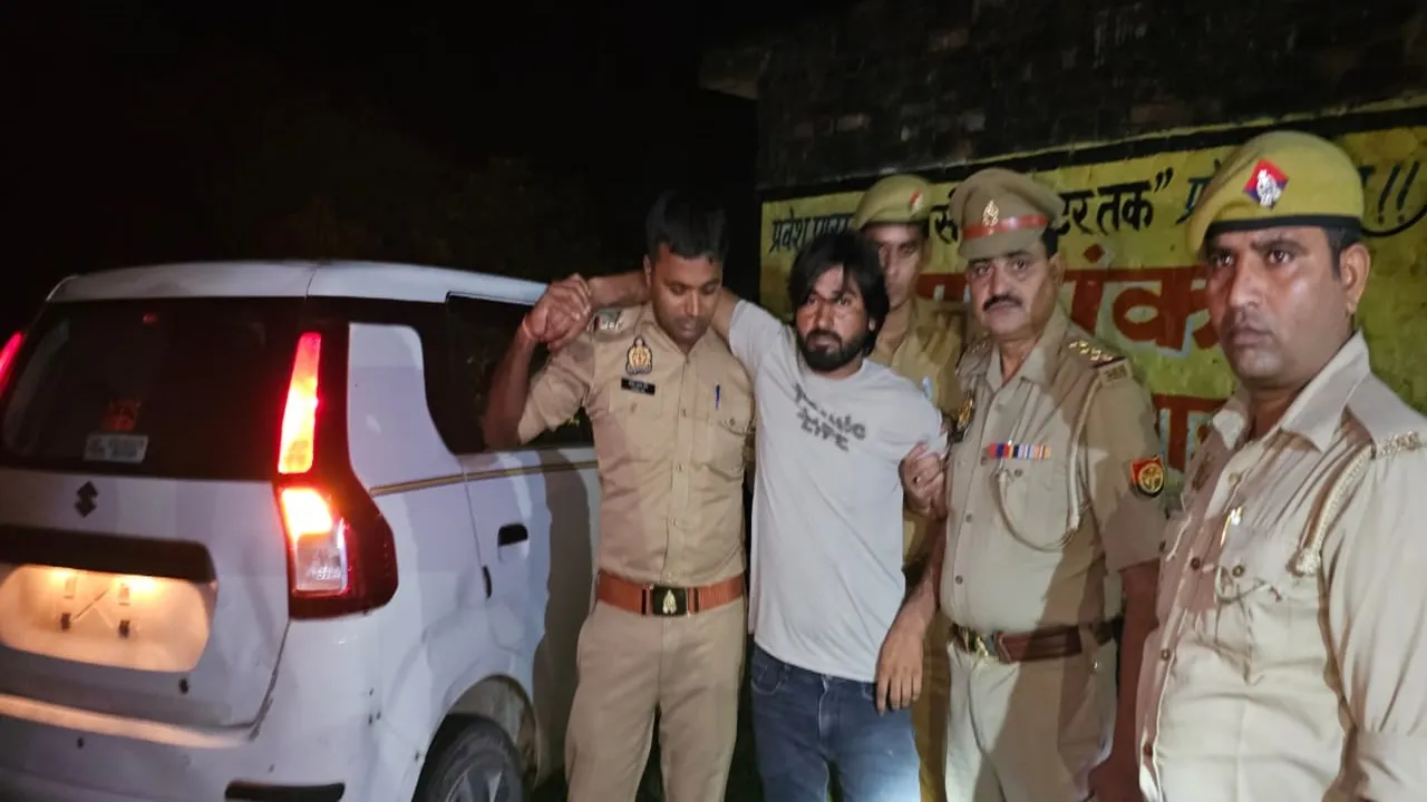 सीतापुर : बरेली का इनामी लुटेरा मुठभेड़ में गिरफ्तार, पैर में लगी गोली से हुआ घायल