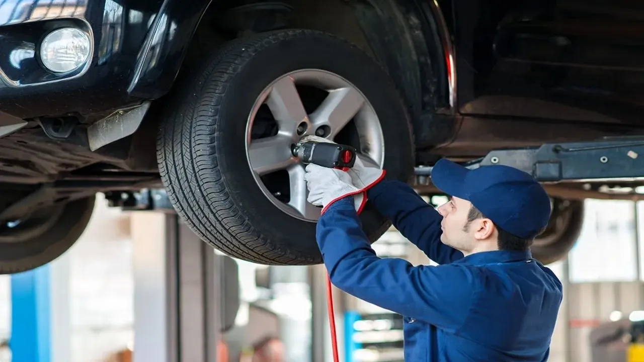 Car Care: कार रहेगी हमेशा फिट, फॉलो करें ये आसान टिप्स 