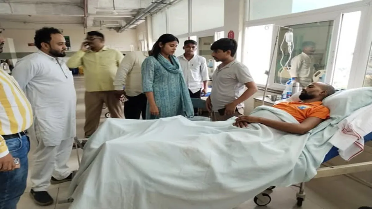  सांसद प्रिया सरोज ने दिखाया बड़ा दिल, सड़क हादसे में घायल युवक के पिता को इलाज के लिए दिए रुपए