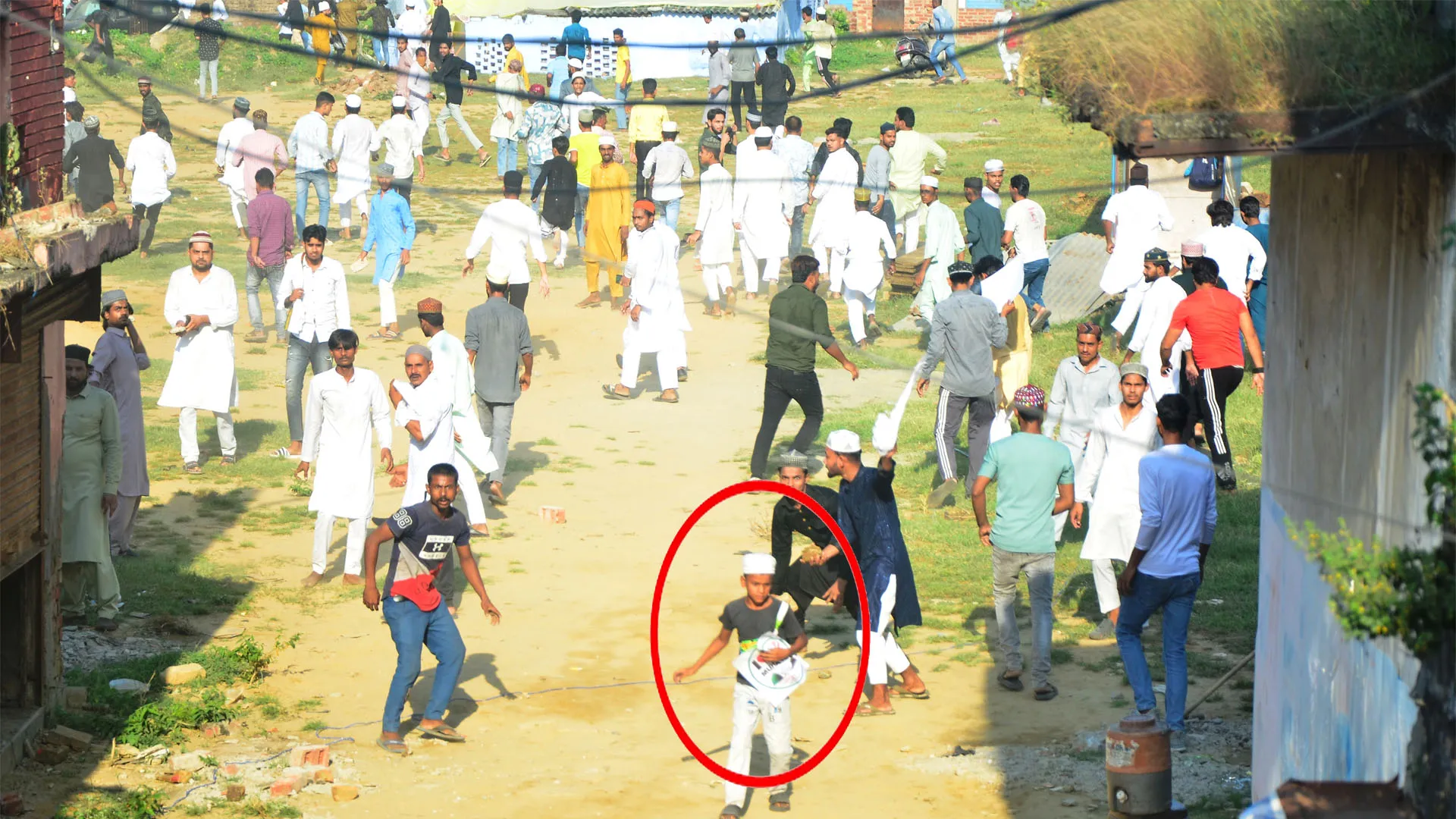 Bareilly : जम्मू-कश्मीर की तर्ज पर उपद्रवियों ने बच्चों को किया आगे