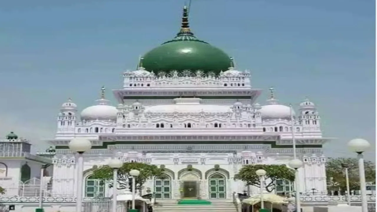 Barabanki Deva Festival: शताब्दी वर्ष में देवा महोत्सव को मिले पुराना गौरव, बड़े कलाकारों को मंच पर लाने की उठी मांग