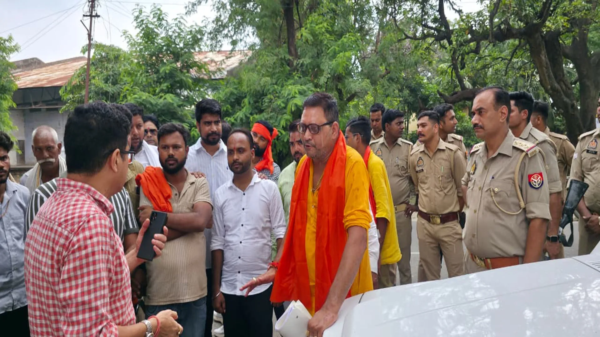 UP : हाईवे किया जाम और थाना फूंकने की धमकी, हिंदू संगठन के नेताओं व अन्य पर 24 घंटे में तीन FIR