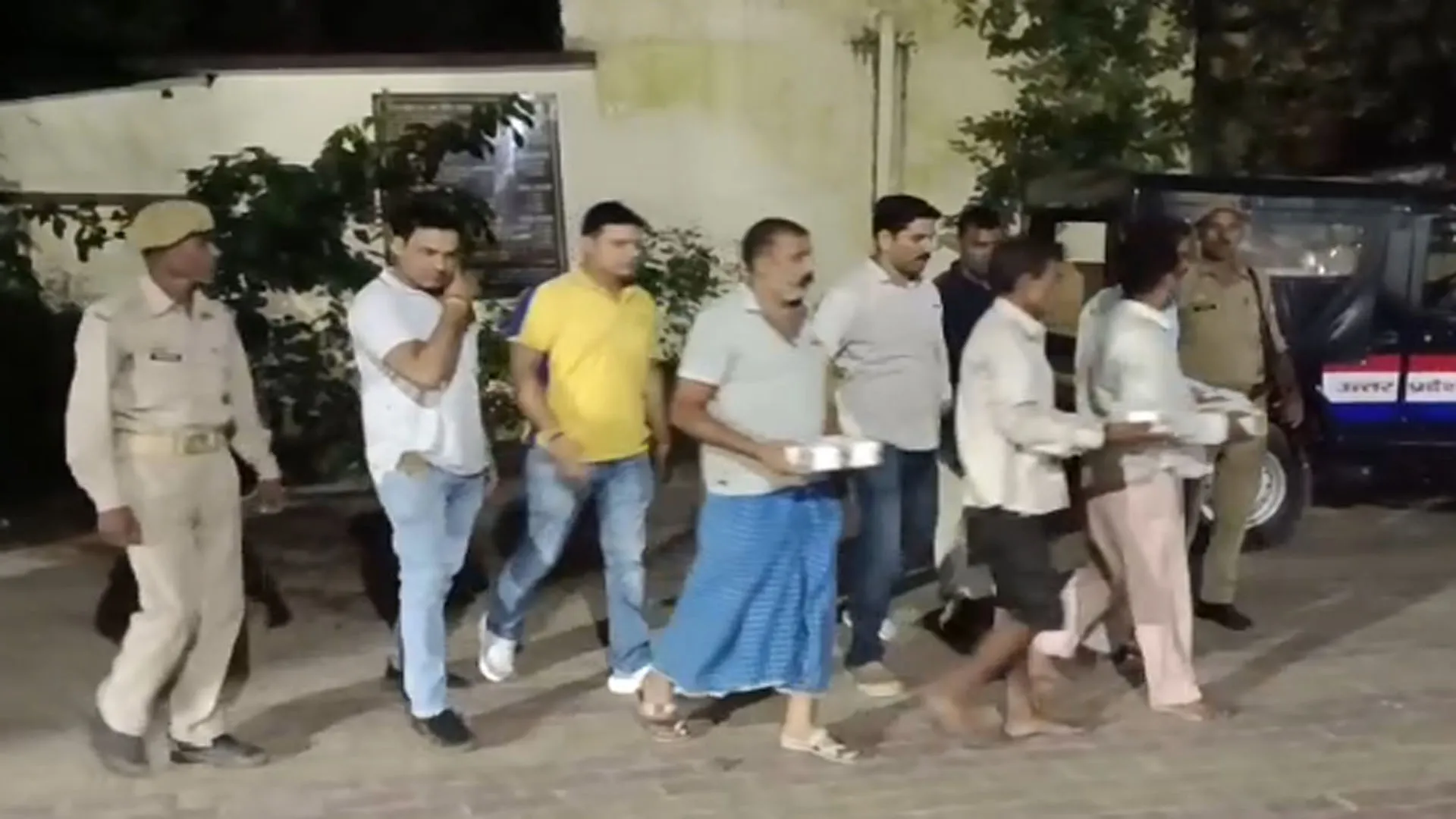 अंतरराष्ट्रीय नशा तस्कर गैंग पर कार्रवाई : तीन नेपाली समेत चार चरस तस्कर गिरफ्तार