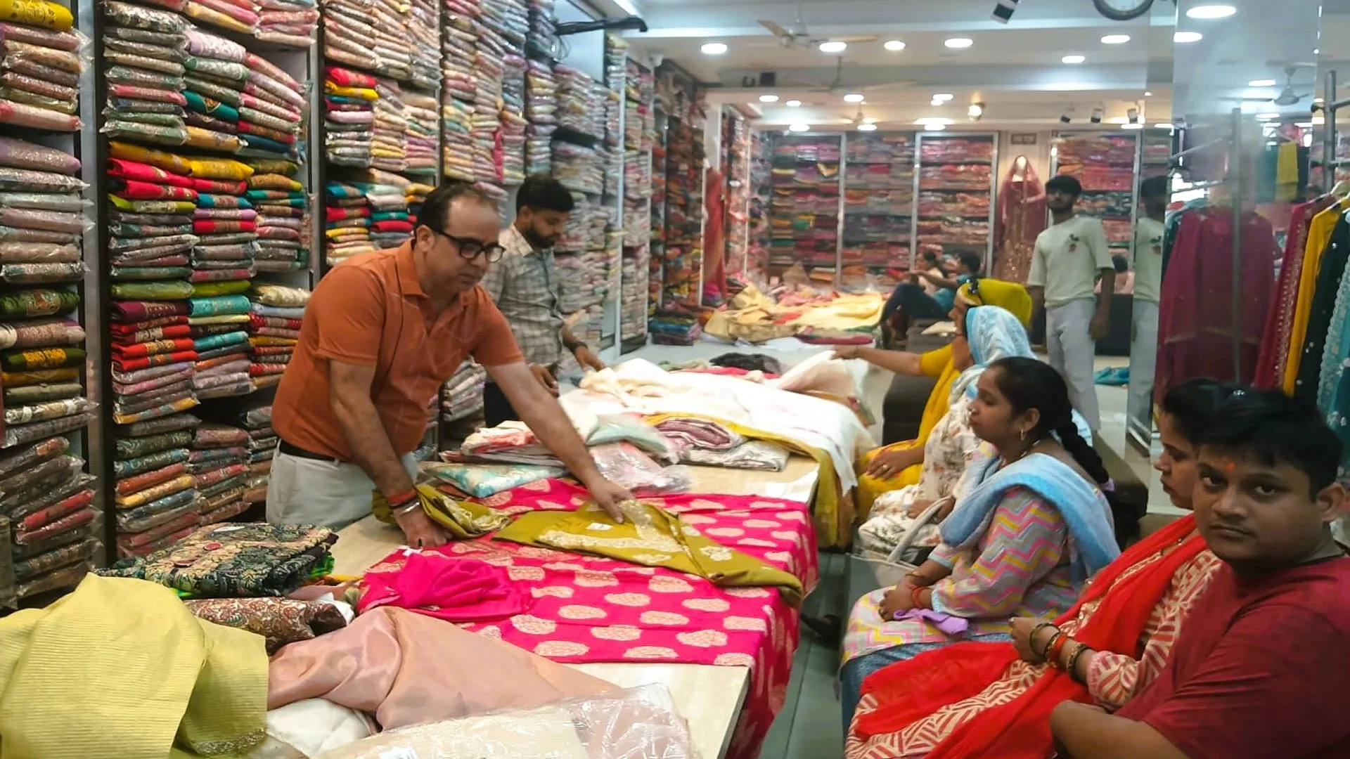 Moradabad : व्यापारियों को त्योहारी सीजन से 200 करोड़ रुपये की उम्मीद