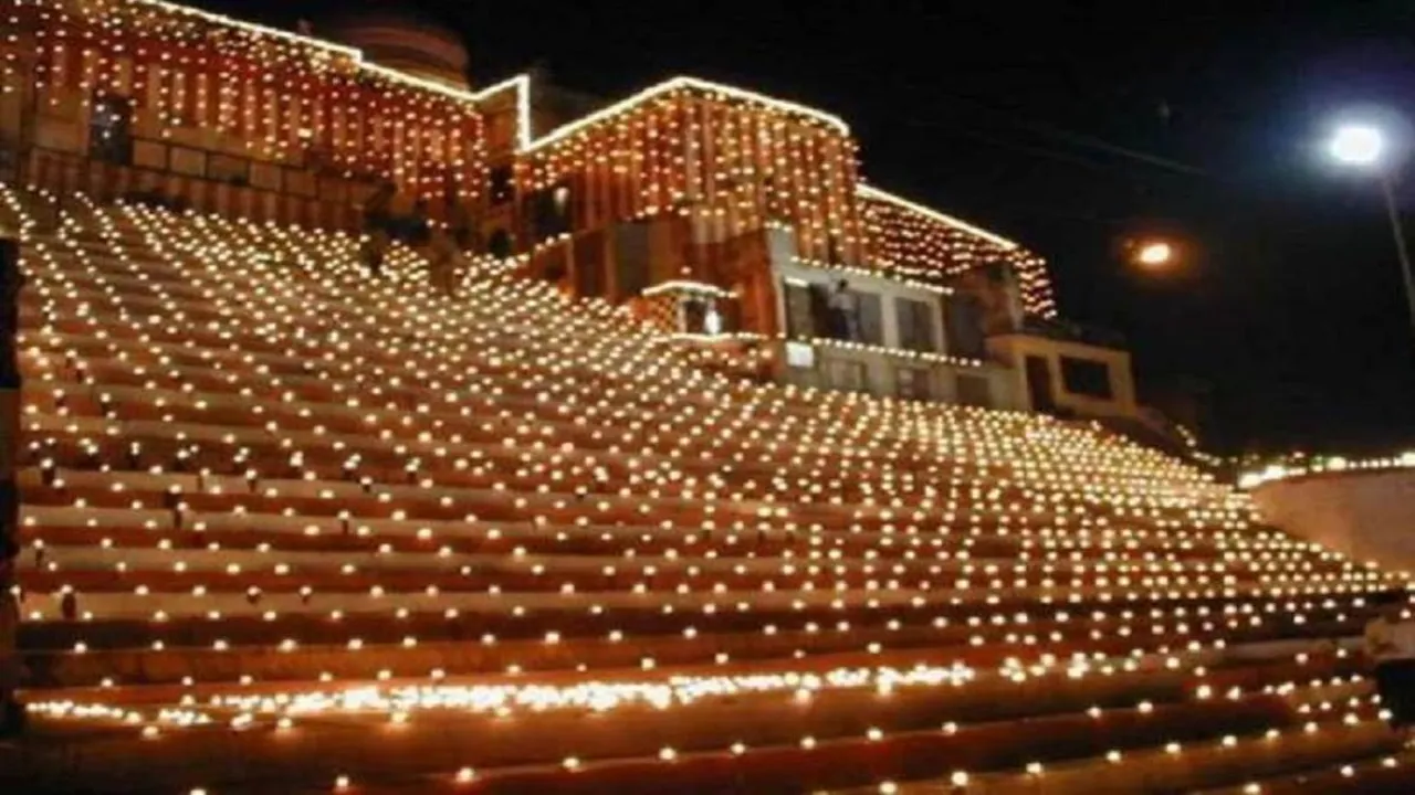10 लाख दीपों से रोशन होंगे काशी के अर्धचंद्राकार घाट....  देव दीपावली को भव्य बनाने में जुटी योगी सरकार