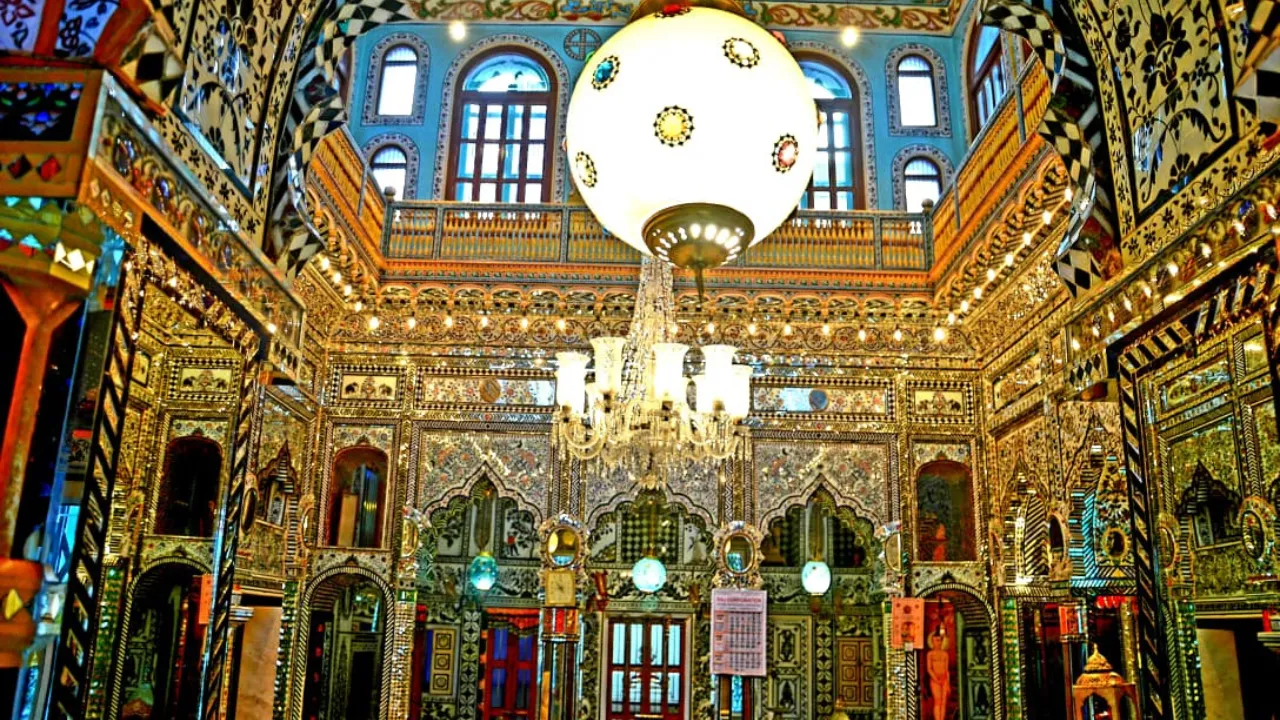 बेजोड़ कारीगरी की नायाब धरोहर है ये कांच का मंदिर